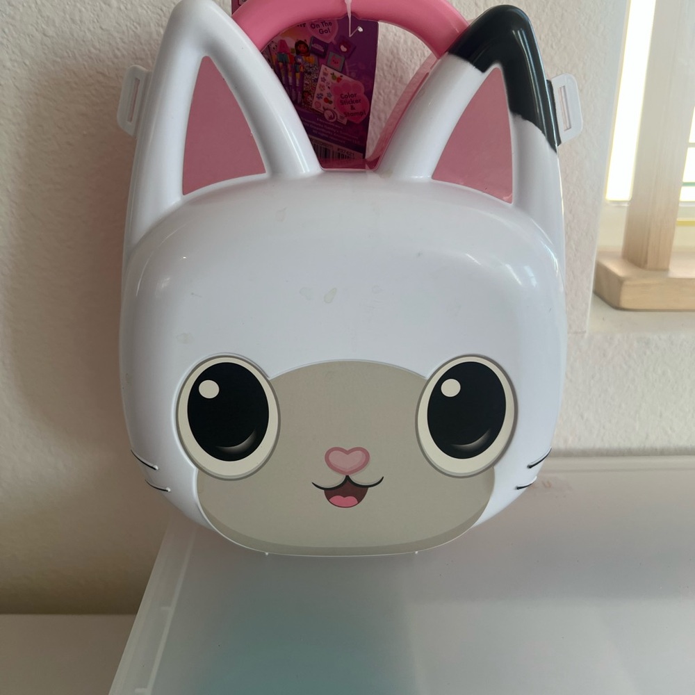 Gabby Dollhouse Pandy Paws Carry Case - White and Pink